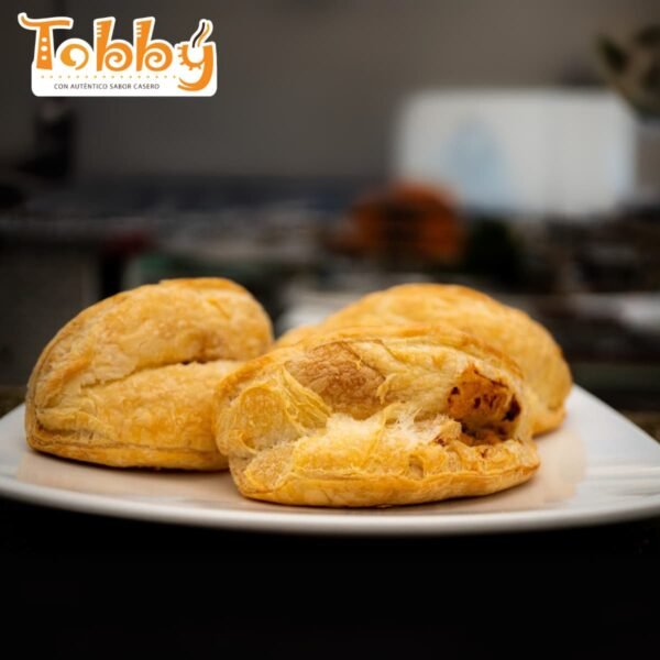 Empanadas de Hojaldre Rellenas con Pollo - Image 2